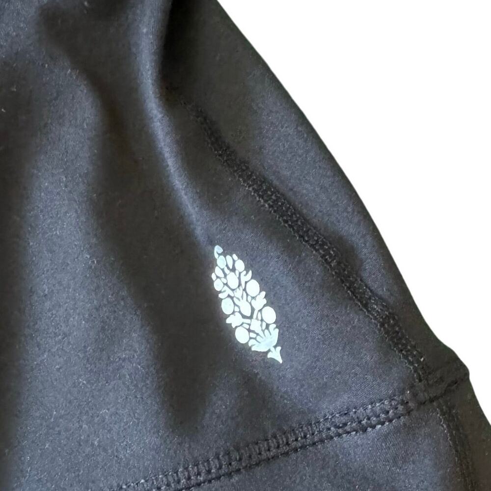 Free People Movement Black Long Sleeve Hooded Athletic Top size medium - Picture 2 of 7